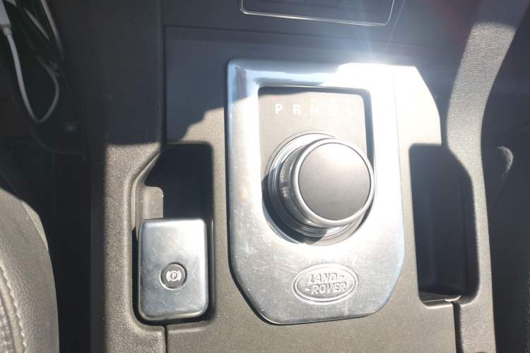 Used Land Rover Discovery 2015 3.0 SC V6 HSE Gear Lever