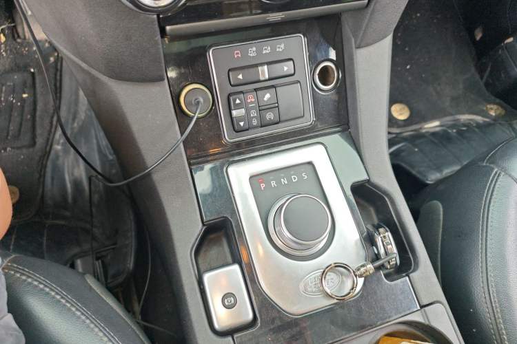 Used Land Rover Discovery 2015 3.0 SC V6 SE Gear Lever