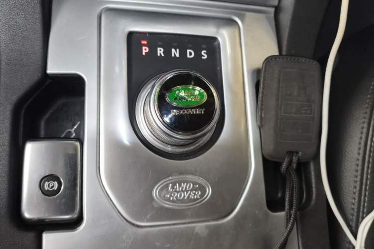 Used Land Rover Discovery 2015 3.0 SC V6 SE Gear Lever