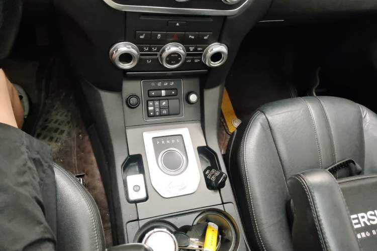 Used Land Rover Discovery 2015 3.0 SC V6 SE Gear Lever