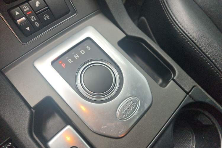 Used Land Rover Discovery 2015 3.0 SC V6 SE Gear Lever