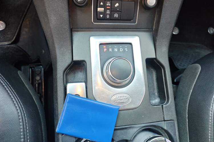Used Land Rover Discovery 2015 3.0 SC V6 HSE Gear Lever