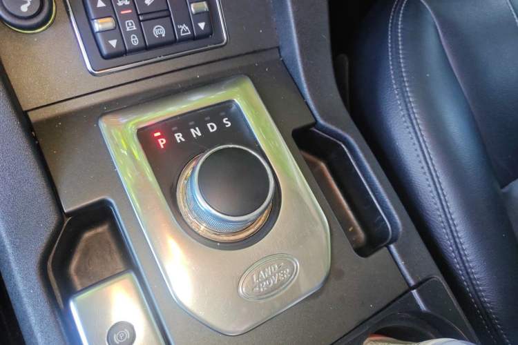 Used Land Rover Discovery 2015 3.0 SC V6 HSE Gear Lever