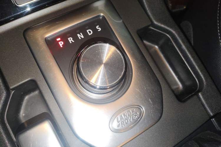Used Land Rover Discovery 2015 3.0 SC V6 HSE Luxury Gear Lever
