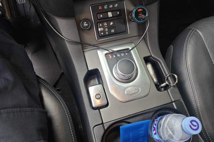 Used Land Rover Discovery 2015 3.0 SC V6 SE Gear Lever