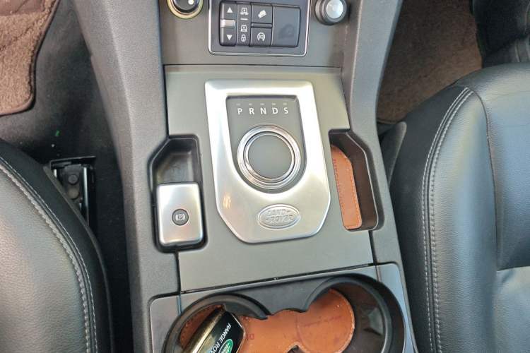 Used Land Rover Discovery 2015 3.0 SC V6 HSE Gear Lever