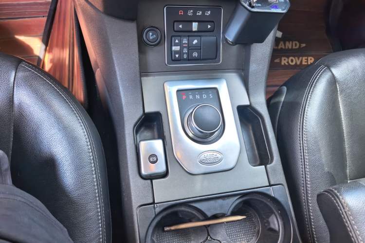Used Land Rover Discovery 2015 3.0 SC V6 HSE Gear Lever