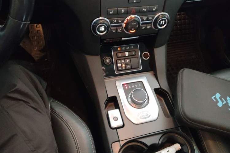 Used Land Rover Discovery 2015 3.0 SC V6 HSE Luxury Gear Lever