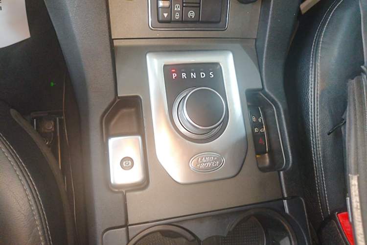 Used Land Rover Discovery 2015 3.0 SDV6 HSE Diesel Version Gear Lever