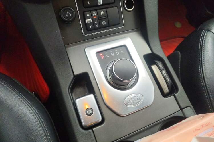 Used Land Rover Discovery 2015 3.0 SC V6 SE Gear Lever