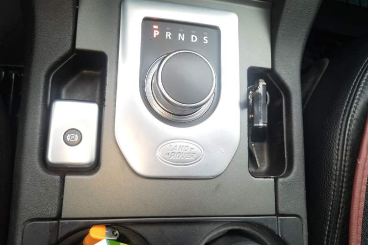 Used Land Rover Discovery 2015 3.0 SC V6 SE Gear Lever