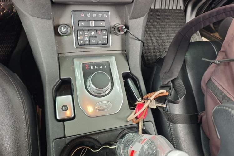 Used Land Rover Discovery 2015 3.0 SDV6 HSE Diesel Version Gear Lever