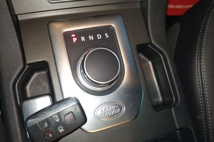 Used Land Rover Discovery 2015 3.0 SC V6 SE Gear Lever