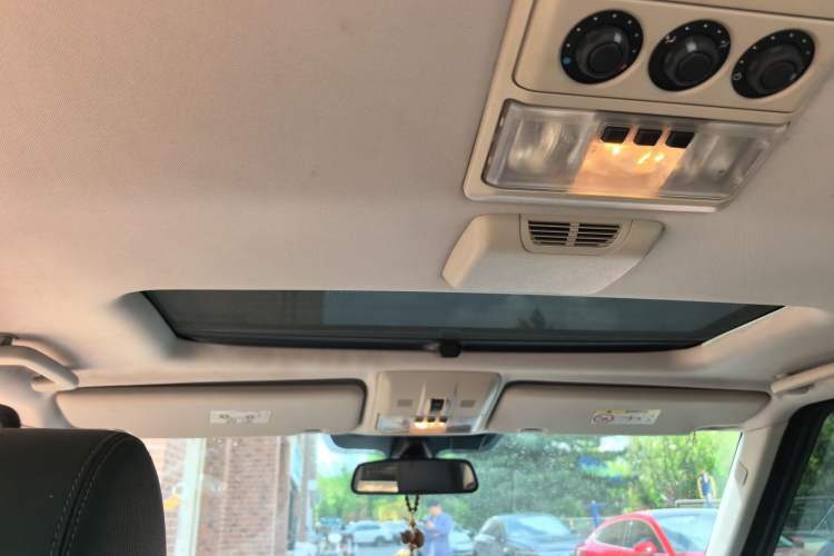 Used Land Rover Discovery 2015 3.0 SC V6 HSE Headliner