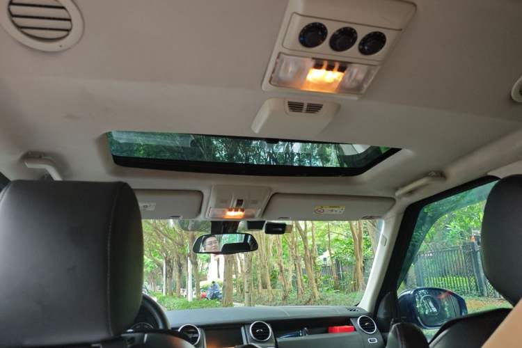 Used Land Rover Discovery 2015 3.0 SDV6 HSE Diesel Version Headliner