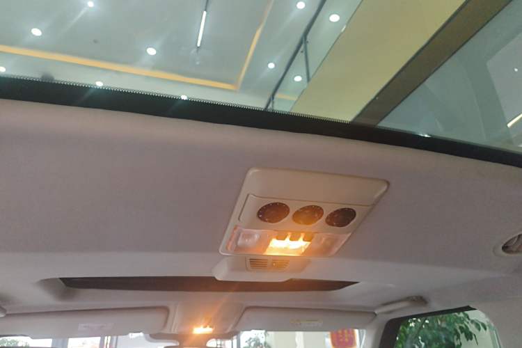 Used Land Rover Discovery 2015 3.0 SDV6 HSE Diesel Version Headliner