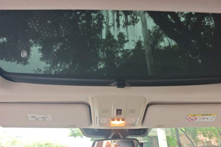 Used Land Rover Discovery 2015 3.0 SDV6 HSE Diesel Version Headliner