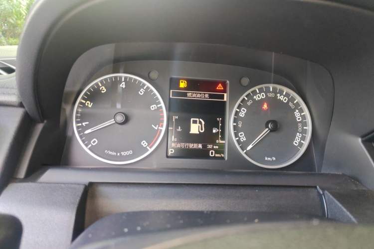 Used Land Rover Discovery 2015 3.0 SC V6 HSE Instrument Cluster