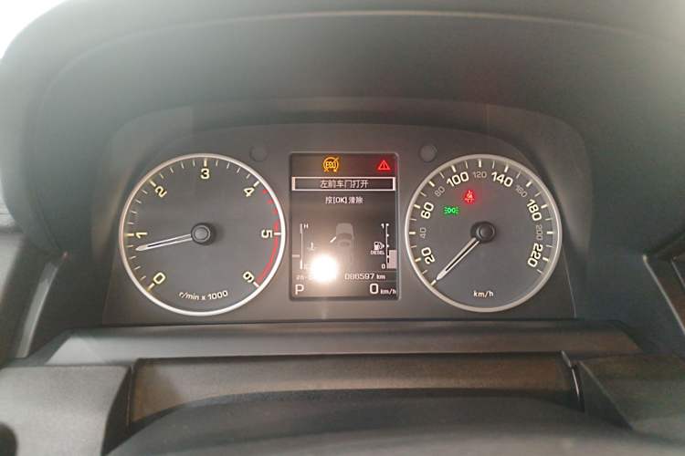 Used Land Rover Discovery 2015 3.0 SDV6 HSE Diesel Version Instrument Cluster