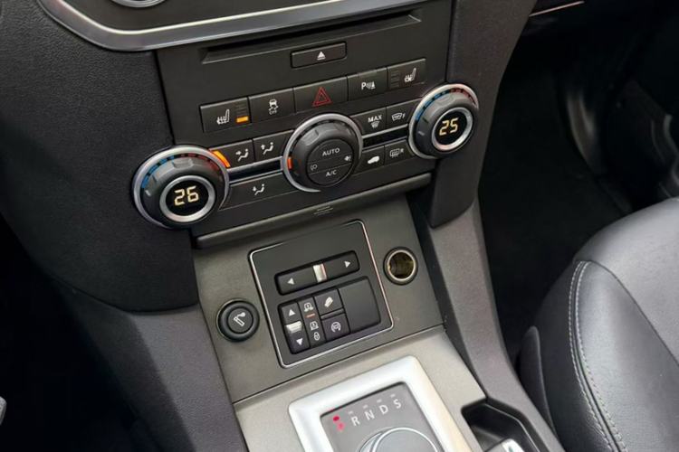 Used Land Rover Discovery 2015 3.0 SC V6 SE Interior 1