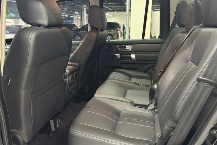 Used Land Rover Discovery 2015 3.0 SC V6 SE Interior 1