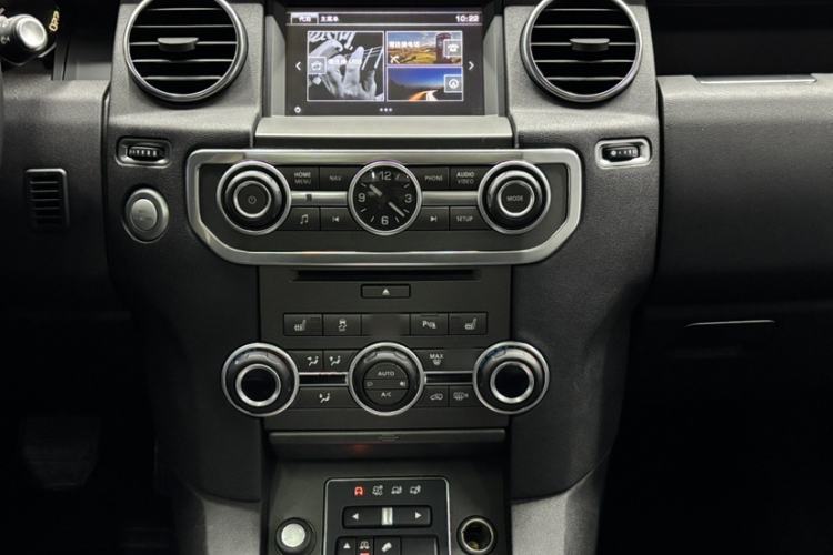 Used Land Rover Discovery 2015 3.0 SC V6 SE Interior 11