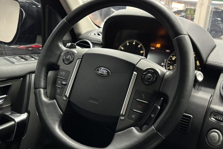 Used Land Rover Discovery 2015 3.0 SC V6 SE Interior 12