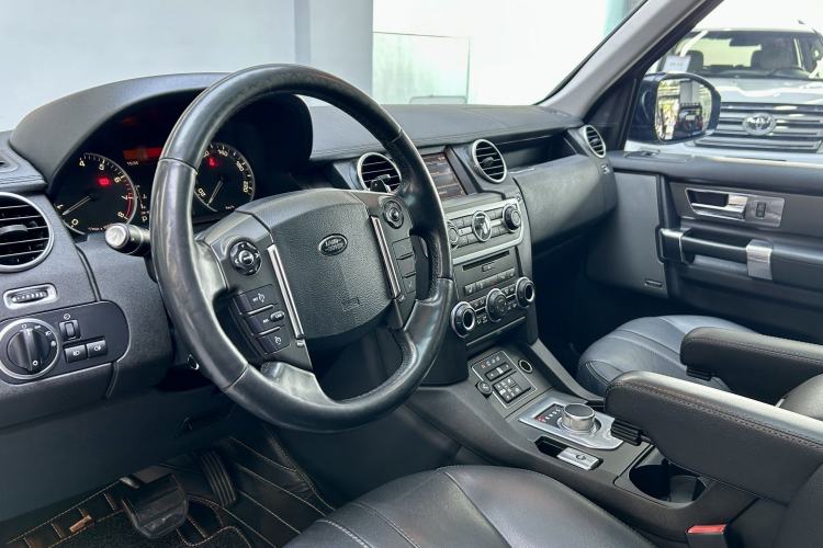 Used Land Rover Discovery 2015 3.0 SC V6 HSE Interior 2