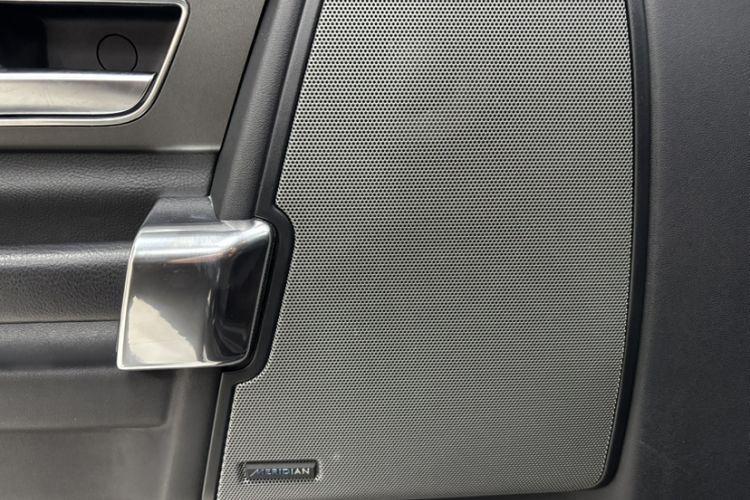 Used Land Rover Discovery 2015 3.0 SC V6 SE Interior 2
