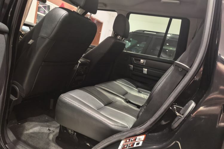 Used Land Rover Discovery 2015 3.0 SC V6 SE Interior 2