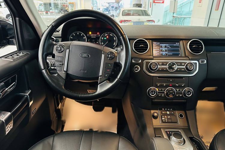 Used Land Rover Discovery 2015 3.0 SC V6 HSE Interior 2