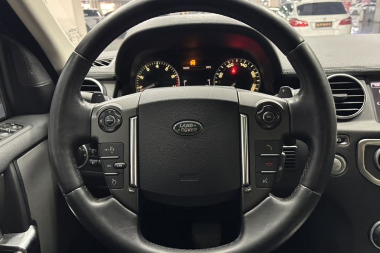 Used Land Rover Discovery 2015 3.0 SC V6 SE Interior 3