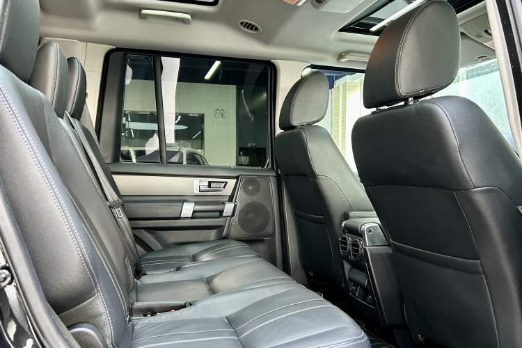 Used Land Rover Discovery 2015 3.0 SC V6 HSE Interior 6