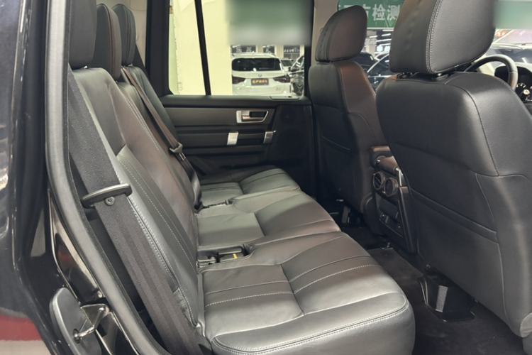 Used Land Rover Discovery 2015 3.0 SC V6 SE Interior 6