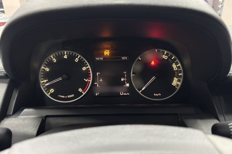 Used Land Rover Discovery 2015 3.0 SC V6 SE Interior 8