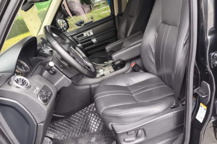 Used Land Rover Discovery 2015 3.0 SC V6 SE Left Front Seat
