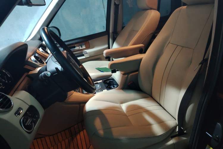 Used Land Rover Discovery  Left Front Seat