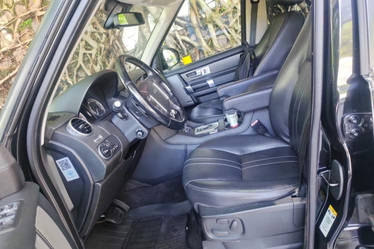 Used Land Rover Discovery 2015 3.0 SC V6 HSE Left Front Seat