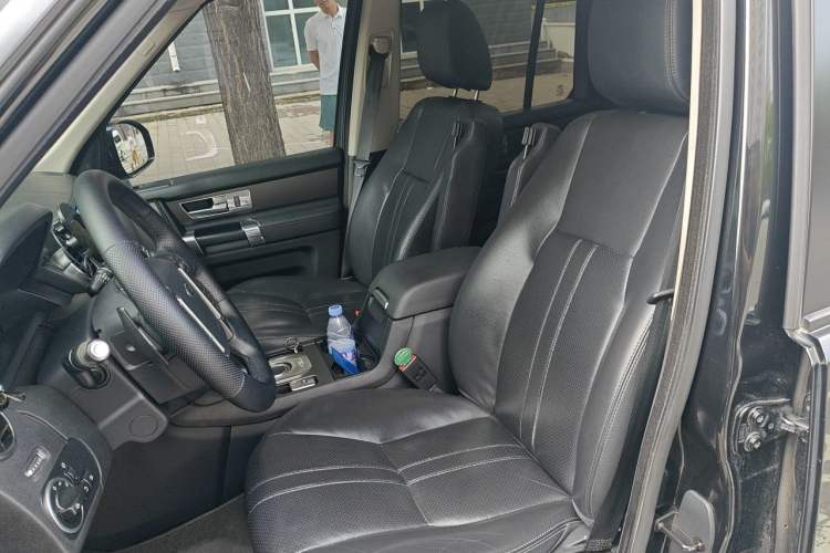 Used Land Rover Discovery 2015 3.0 SC V6 SE Left Front Seat