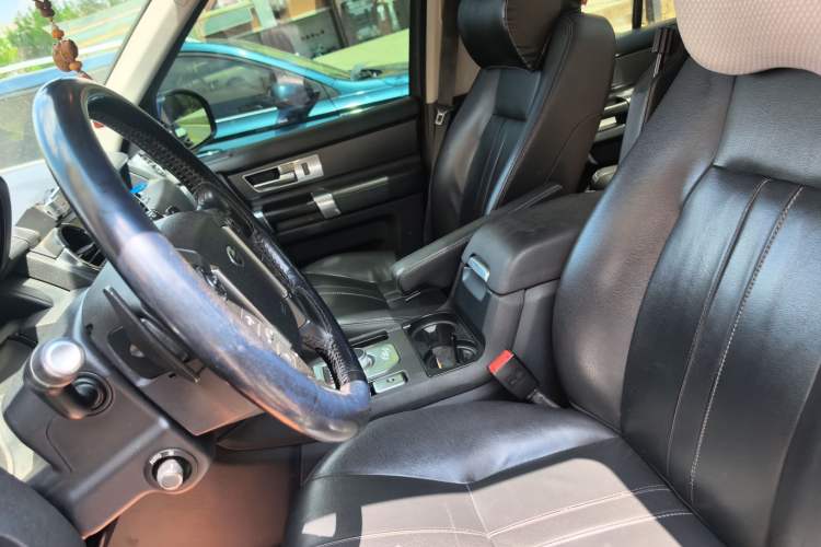 Used Land Rover Discovery 2015 3.0 SC V6 HSE Left Front Seat