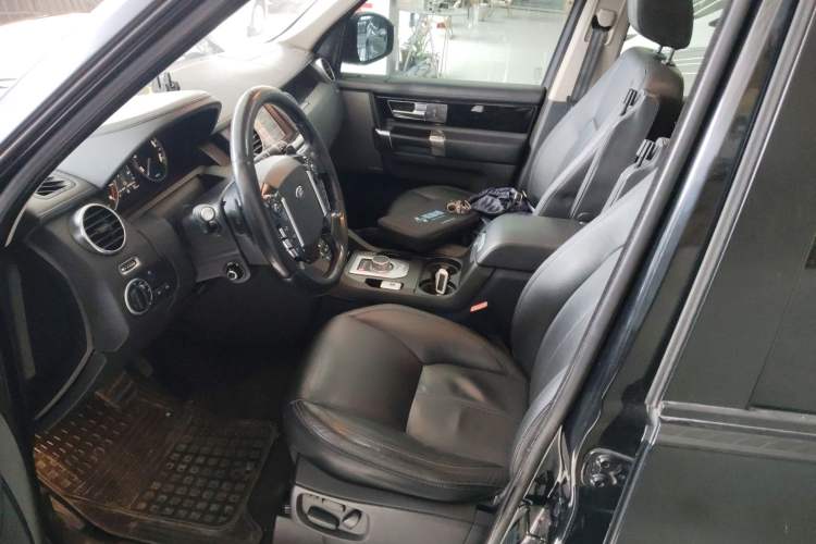 Used Land Rover Discovery 2015 3.0 SC V6 HSE Luxury Left Front Seat