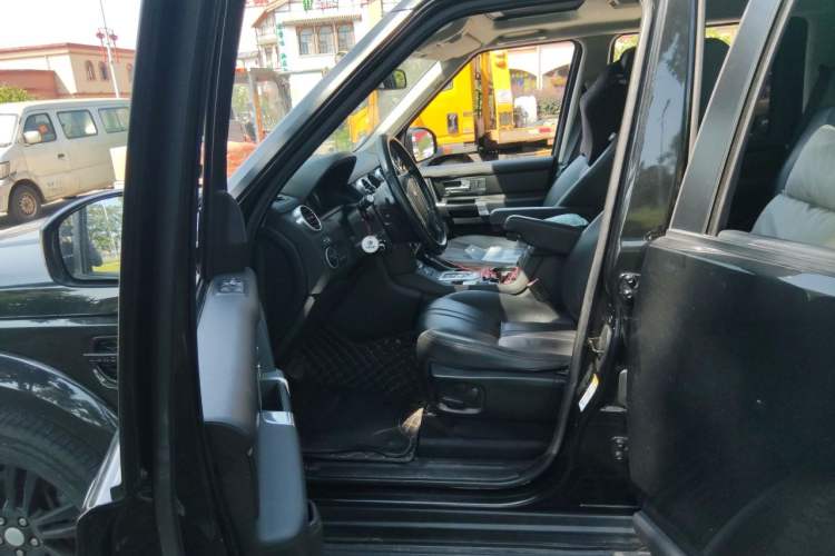 Used Land Rover Discovery 2015 3.0 SC V6 HSE Left Front Seat