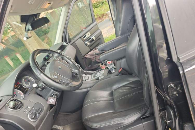 Used Land Rover Discovery 2015 3.0 SDV6 HSE Diesel Version Left Front Seat