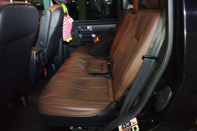 Used Land Rover Discovery 2015 3.0 SC V6 HSE Luxury Left Rear Seat