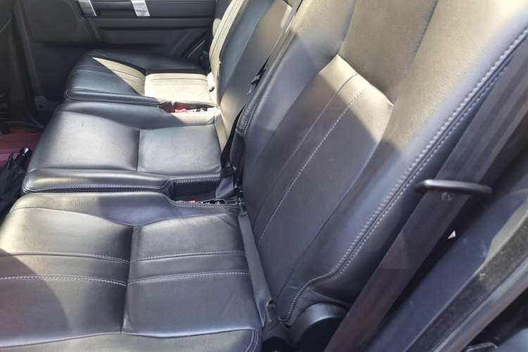 Used Land Rover Discovery 2015 3.0 SC V6 HSE Left Rear Seat