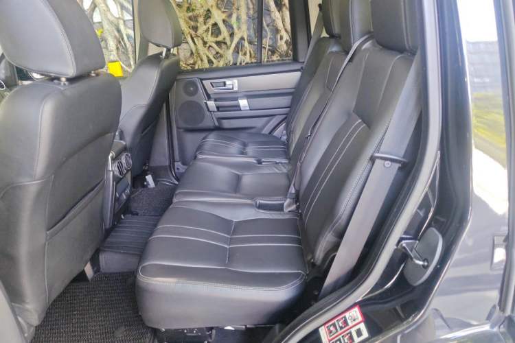 Used Land Rover Discovery 2015 3.0 SC V6 HSE Left Rear Seat