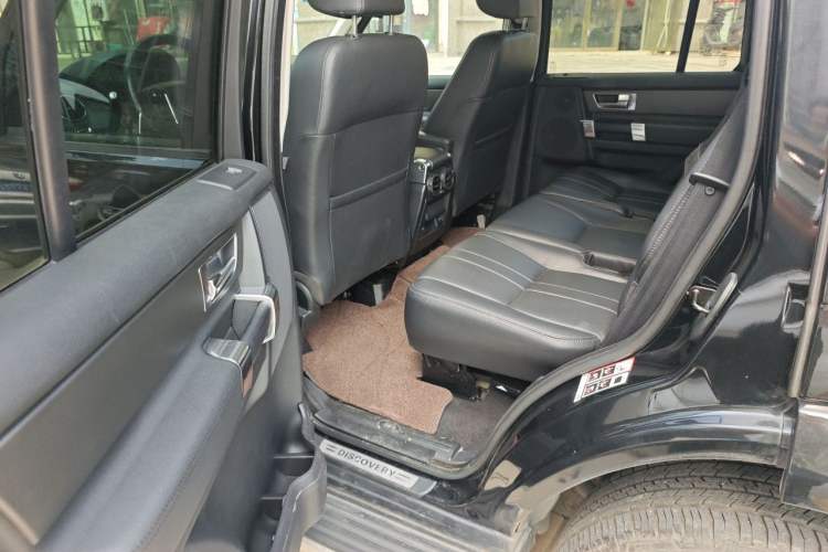 Used Land Rover Discovery 2015 3.0 SC V6 HSE Left Rear Seat