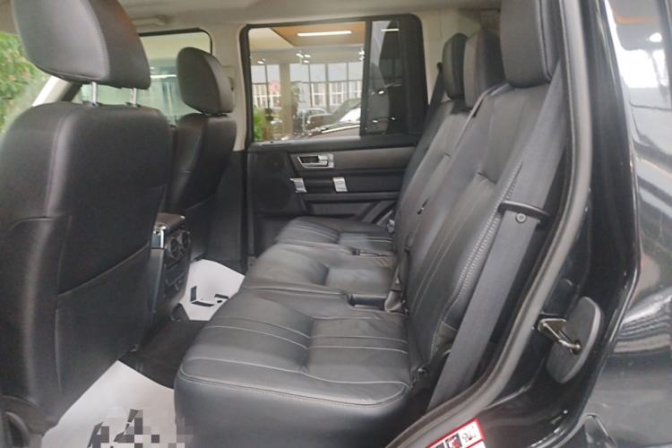 Used Land Rover Discovery 2015 3.0 SDV6 HSE Diesel Version Left Rear Seat