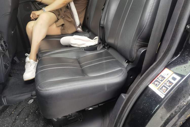 Used Land Rover Discovery 2015 3.0 SC V6 SE Left Rear Seat