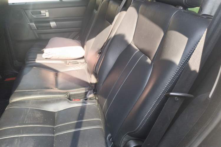 Used Land Rover Discovery 2015 3.0 SC V6 HSE Left Rear Seat